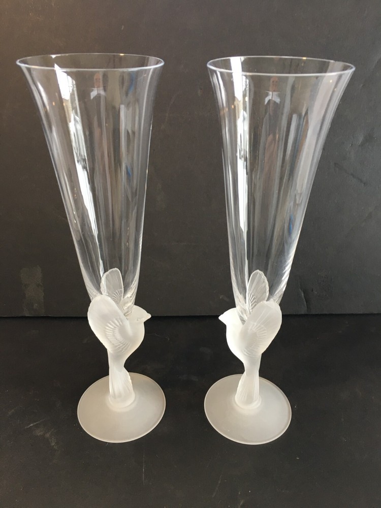 Pair of Sasaki Crystal Champagne Flutes w/Frosted Spreading Wings Dove 9.25″