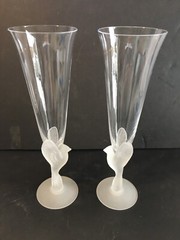 Pair of Sasaki Crystal Champagne Flutes w/Frosted Spreading Wings Dove 9.25″