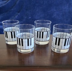 VTG Shafford 4″ Tumblers/Lowball Piano Keys on Outside, Musical Staff on Inside