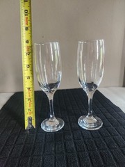 2 Clear Glass Champagne Flutes •Thick Stemmed • 7⅝»