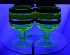 Vintage Set Of 4 Green Goblets – Glow Under Black Light – Possibly Uranium Glass