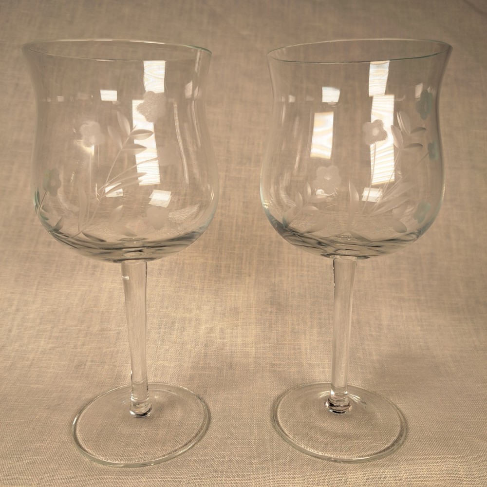 Pair of Vintage Romania Etched Tulip Glass Wine Goblets Flower Cordial Cocktail