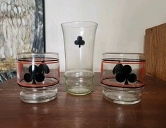 Set of 2 Vintage MCM Poker Suit Glass Rocks Tumblers & Uranium Glass Club Suit