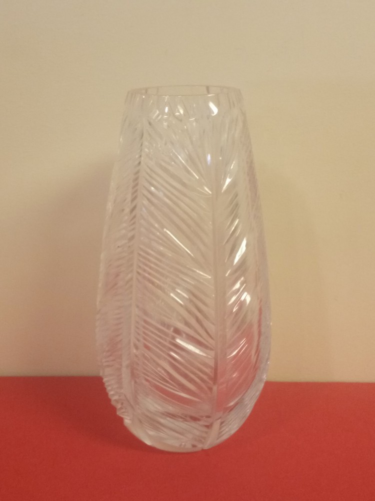 CRYSTAL CUT LEAVES & FERN DESIGN VASE SAW BORDERS 10″ HEAVY!!