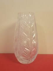 CRYSTAL CUT LEAVES & FERN DESIGN VASE SAW BORDERS 10″ HEAVY!!