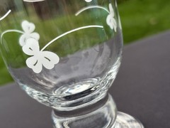 Eamon Glass Clear Ball 10oz Footed Water Goblet Shamrocks (EAG9) Excel Used Cond