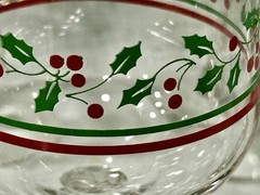Set of 8 ) Vtg Libbey Holly Berry Gold Rim Christmas Goblet Bow Tie Stem Glasses