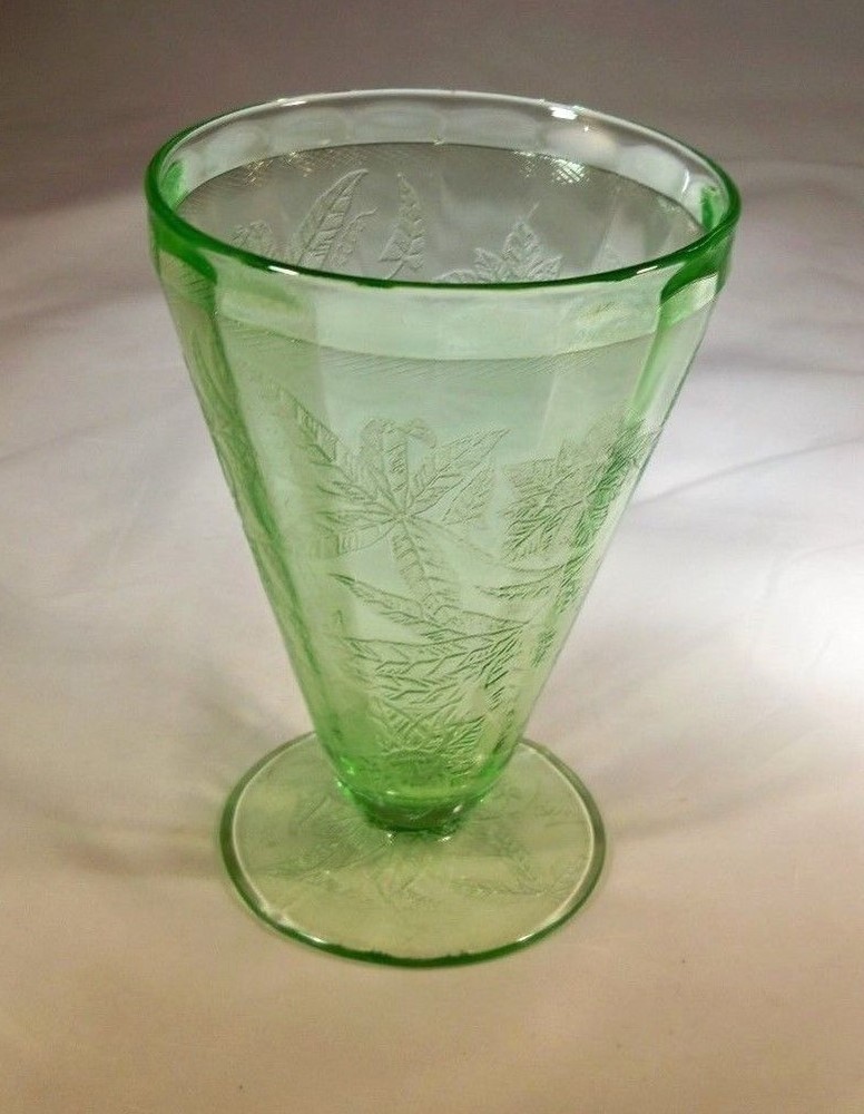JEANNETTE GLASS CO. FLORAL POINSETTIA GREEN 4″ TALL 5-OUNCE FOOTED JUICE TUMBLER