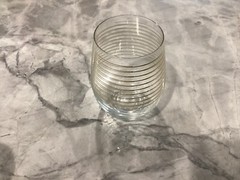 Gold Stemless Tumbler Wine Glasses 5″- Set of 4. Excellent Condition.