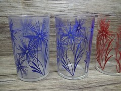 Lot of 4 Vintage Swanky swigs red and blue floral juice glasses MCM Z47