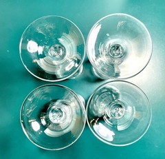 4 excellent Thomas O’brien 8.5”Champagne Flutes Dotted Pattern trumpet footing