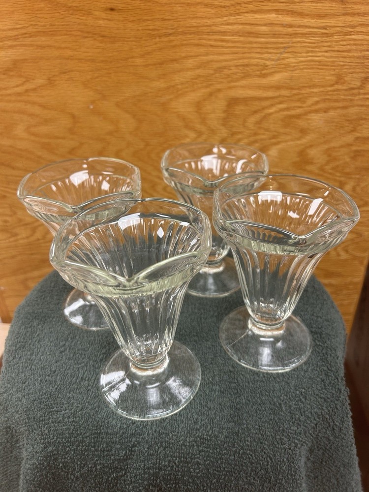 Set of 4 Vintage 1940s Jeannette Ice Cream Parfait Glasses Ribbed Scalloped Edge