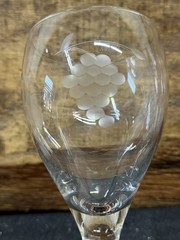 Vintage Etched Grape Cluster Wine Glasses Set of 5 – 6” Tall, One w/ Base Cracks