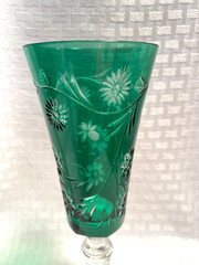 AJKA/GODINGER BEE & FLOWER FLUTE EMERALD GREEN CUT TO CLEAR HUNGARY BOHEMIAN
