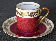 LOVELY WEDGWOOD «WHITEHALL» POWDER RUBY BAND DEMITASSE CUP SAUCER BLACK HALLMARK