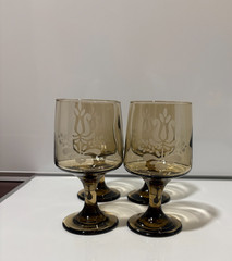 Set Of 4 Pfaltzgraff Village Smoke Amber Glass Wine goblets 5 “ Tall