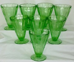 8 Jeannette FLORAL POINSETTIA GREEN *4 3/4″ – 7oz FOOTED WATER TUMBLERS*