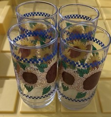 Beautiful Vintage Glass Tumblers Sunflowers Blue Checkered 16 oz Set Of 4
