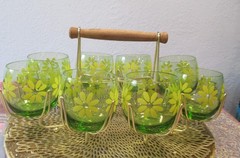Flower Power 60″s 70″s 7 Roly Poly Glasses w /Caddy Green Yellow Daisies
