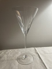 One MIKASA VISTA PATTERN WATER GOBLET VERTICALS CUTS 9 1/4” TALL Martini Wine