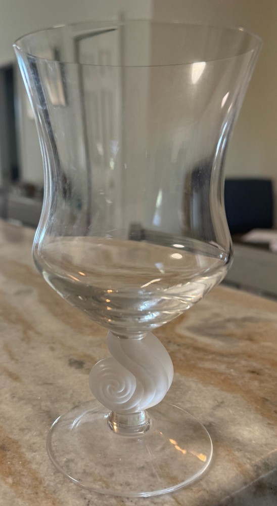 UNK16128 by Unknown Manufacturer Iced Tea 6 1/2″ Frosted Swirl shell Stem