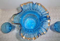 ART GLASS PITCHER & TUMBLERS VINTAGE LEMONADE SET-HANDPAINTED-RUFFLED RIM-TEAL