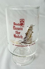 VTG 1973 DANTE’S DOWN THE HATCH Footed 10 oz Drink Glass Underground Atlanta GA