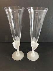 Pair of Sasaki Crystal Champagne Flutes w/Frosted Spreading Wings Dove 9.25″