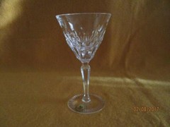 GERMANY HUTSCHENREUTHER ETCHED CRYSTAL WINE GLASS 6″ T X 3.25″W EXCELLENT