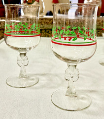 Set of 8 ) Vtg Libbey Holly Berry Gold Rim Christmas Goblet Bow Tie Stem Glasses