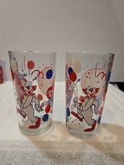 2 Vintage Big Top Parade Glass Circus Clowns Red White and Blue – 5 1/4″ High