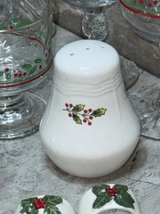LIBBY Christmas Holly Berry gold rim set Of 23 Pieces