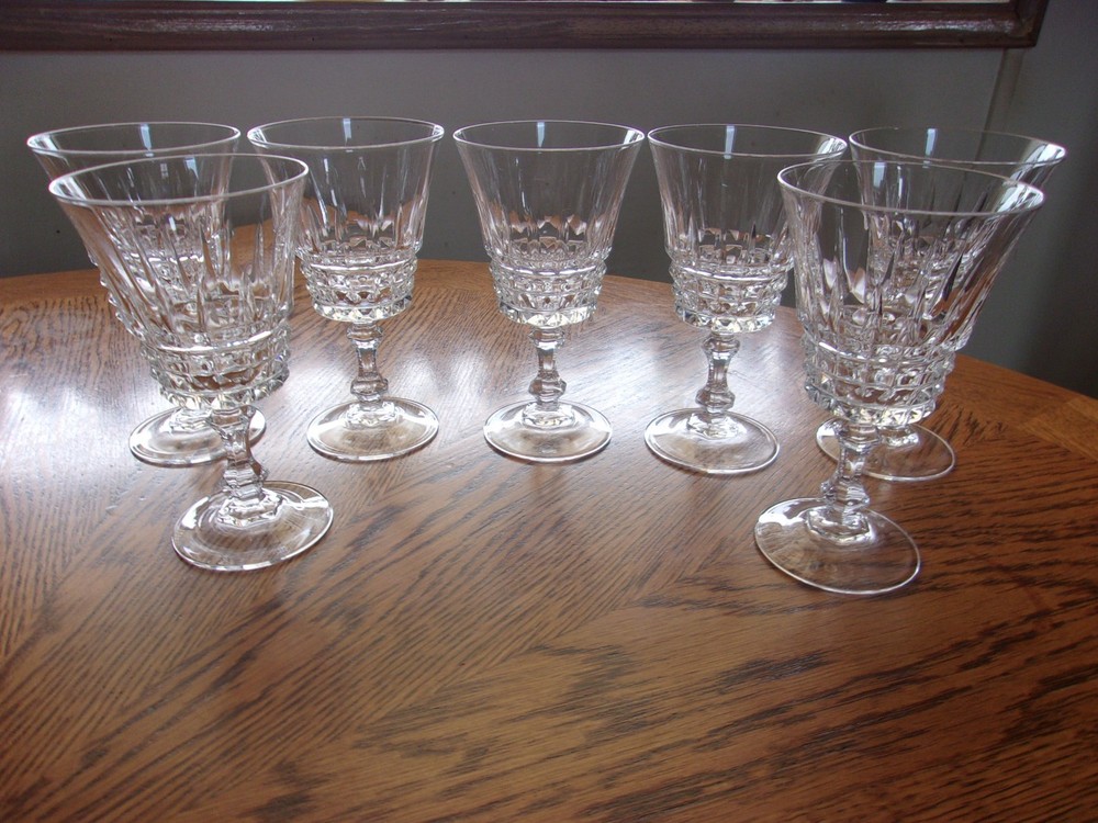 Wine 5 Oz Cristal d’Arques Tuilleries Villandry 5 1/4″ – Set of 7