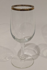 Set/4 Vintage Wine Glasses Gold Rim, Solid Clear Glass Stemware, 7 oz 6″ Tall