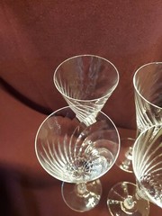 Set of (4) Sasaki Reflections Clear Wine Glasses – 8″ ta- 4 oz – Japan