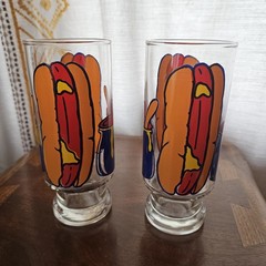 Vintage/Mid Century Pop Art Glasses Set Of 2