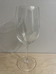 Riedel Vinum Bordeaux Crystal Wine Glass – 8 7/8″ Tall – Lead-Free