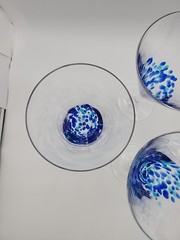 4 – Cobalt Blue Confetti Splash Hand Blown Art Glass Champagne Wine Glasses READ