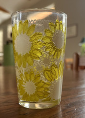 Small vintage juice glass with Yellow/White Floral (Daisy) Design