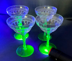 Tiffen Glass Uranium Glass Champagne / Tall Sherbet Lot Of 4 Stem Glows 4.5” Tal