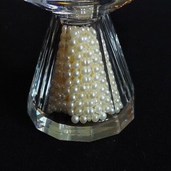 OLEG CASSINI PEARL ICED WINE GLASSES, Blown & Cut Crystal, 6 1/8″, 10 Oz, 2PCS