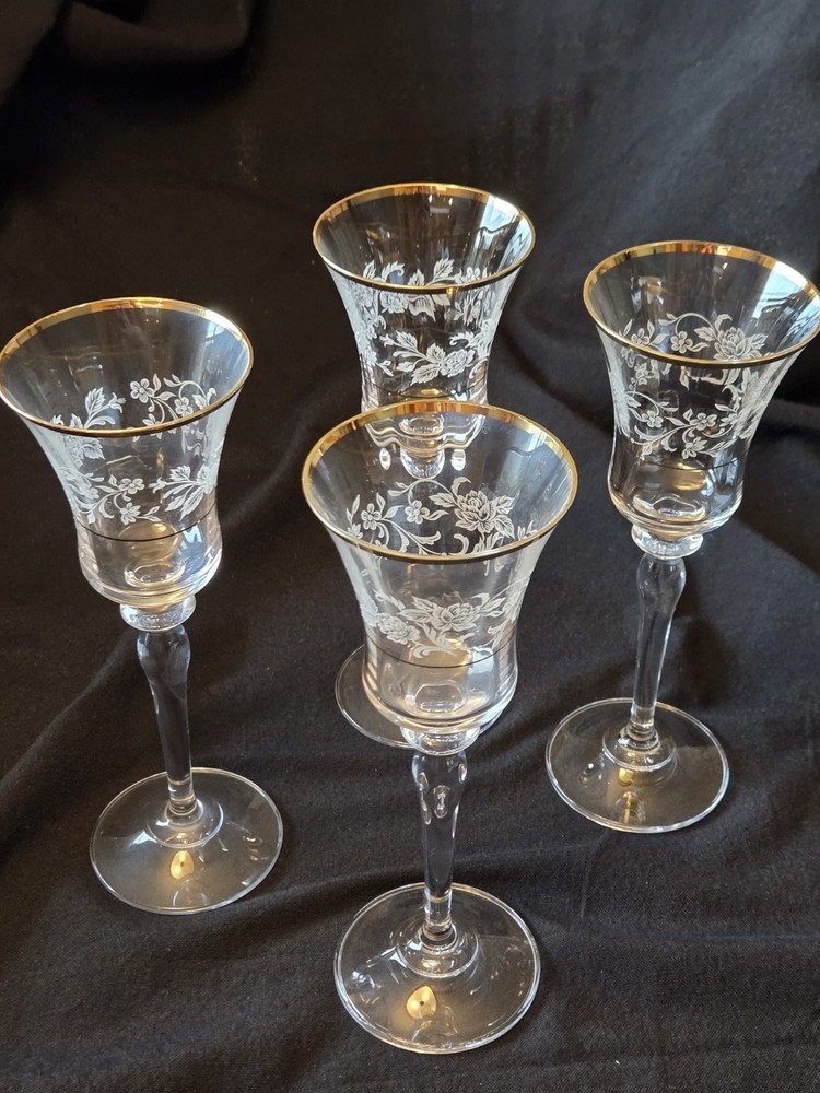 Mikasa Antique Lace Wine Glass Middle Floral Pattern 8 5/8″Gold Rim (4)