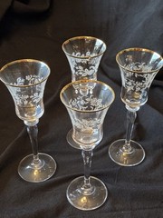 Mikasa Antique Lace Wine Glass Middle Floral Pattern 8 5/8″Gold Rim (4)