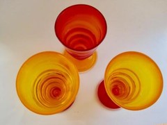 3 Rossi Thomas Art Glass Spiral Footed Goblets 16 oz Yellow Red Signed 6.75″