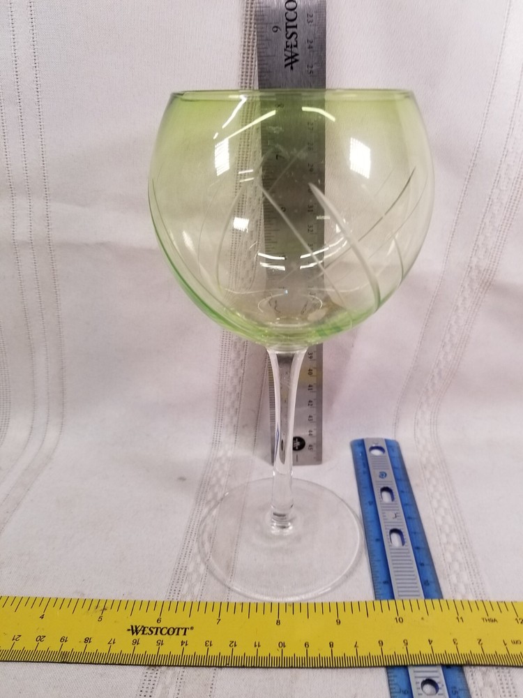 Etched Lines Green Balloon Wine GLASS 8 1/4″