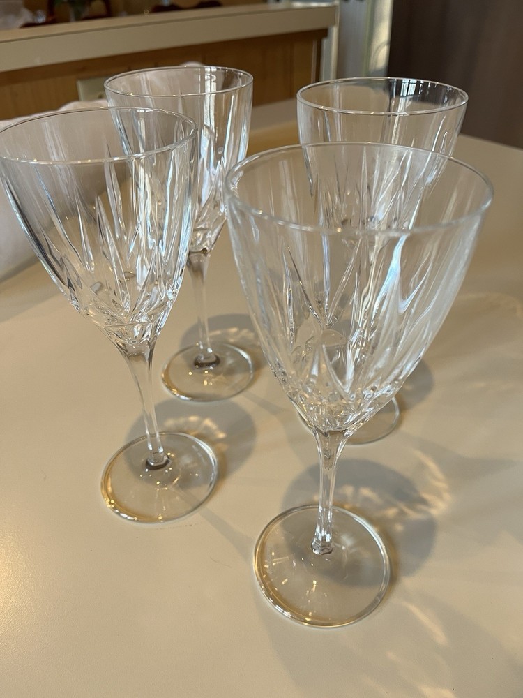 Royal Doulton Lot Of 4 Crystal wine Glasses 81/2” X 3” On Base Royal Doulton