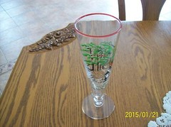 4 Pilsner Glasses – Red Rimmed Glasses – Hay Wagon – Farm Scene «Making Hay»