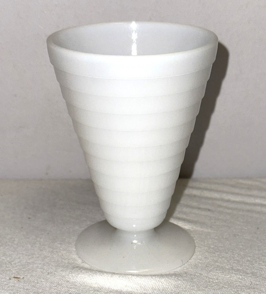 Hazel Atlas MODERNTONE PLATONITE WHITE 4″ FOOTED CONE TUMBLER