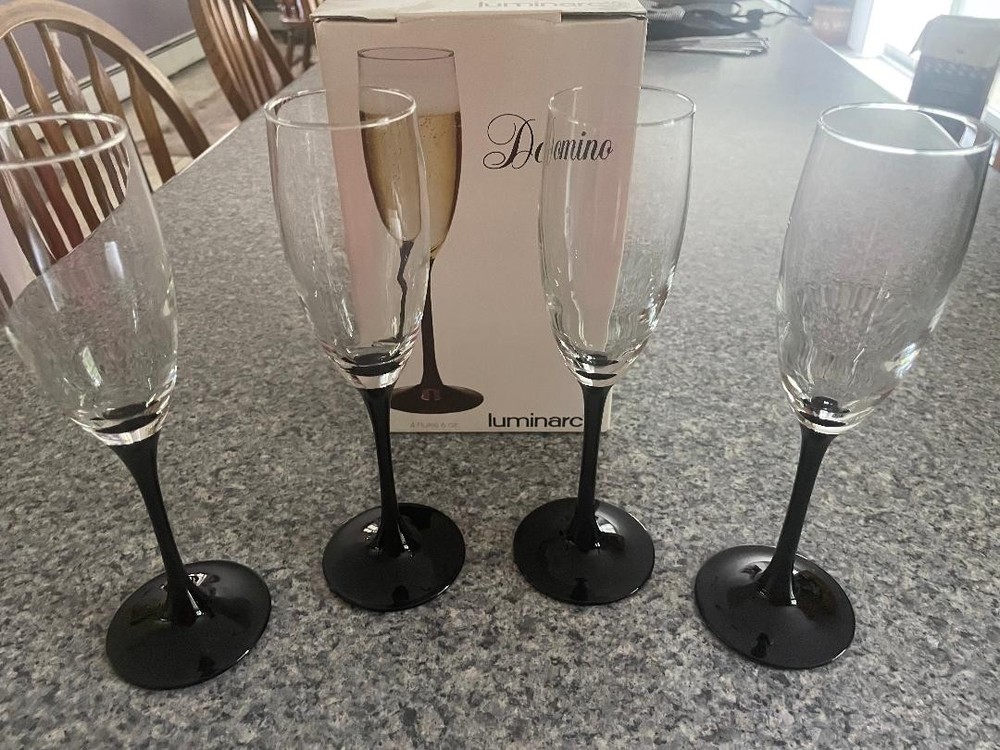 4 Vintage Luminarc Black Stem 6 oz. Champagne Flutes~Domino~New Open Box~France
