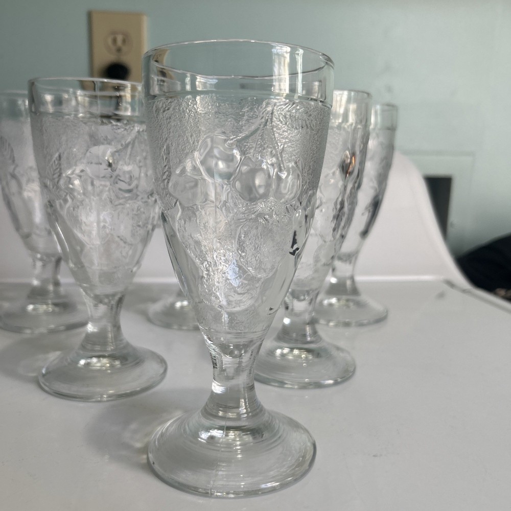 VTG Arcoroc France Clear Embossed Fruit Footed 8oz Wine Glasses set of 6 *EUC*